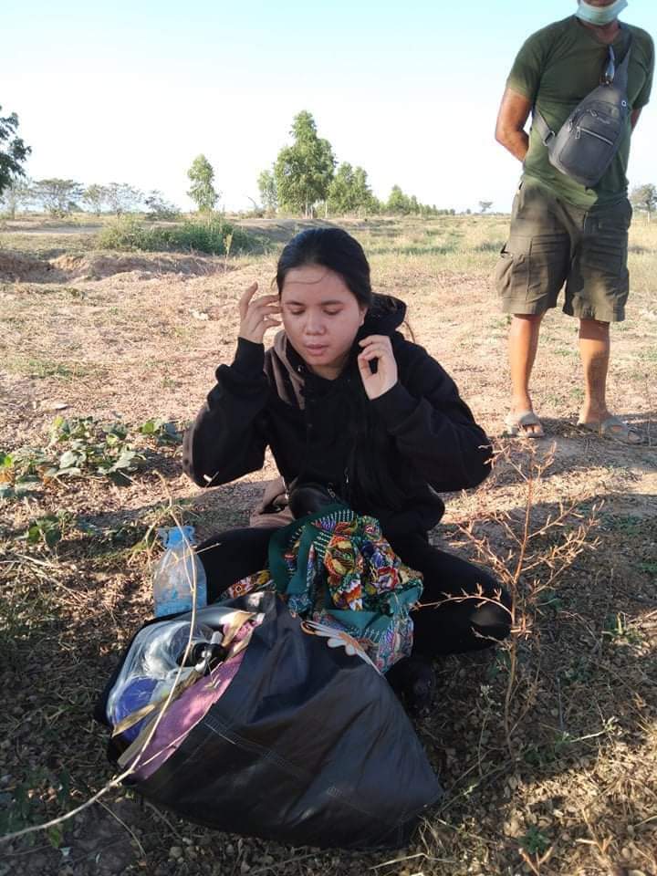 ពេលជួបម្តាយនិង អង្គុយម្នាក់ឯង