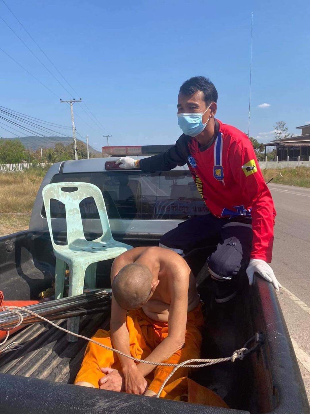 សង្ឃថៃ ស្រវឹងស្រាបើករថយន្ត