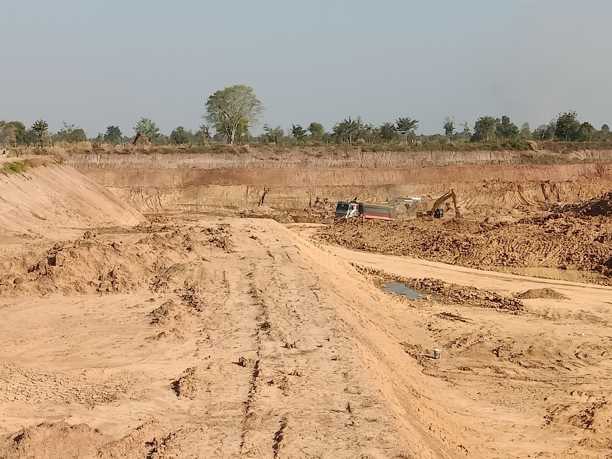 ទិដ្ឋភាពរណ្តៅដីភូមិវ៉ាំងមួង