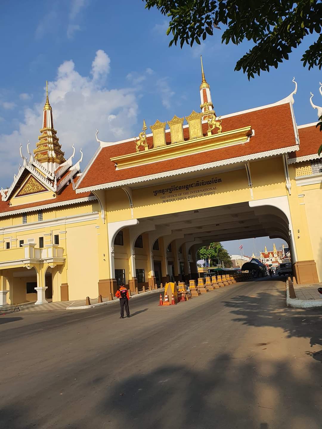 ទិដ្ឋភាពច្រកទ្វារព្រំដែន