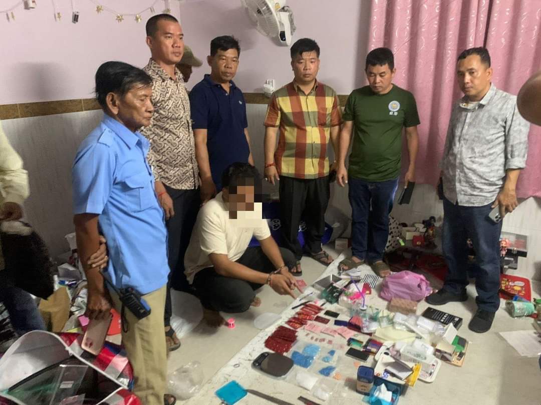 ជនសង្ស័យនិងវត្ថុតាងថ្នាំញៀន 